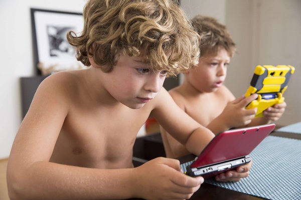 Quelle est la méthode la plus efficace pour créer un système d'énergie solaire portatif pour les randonneurs et campeurs ?