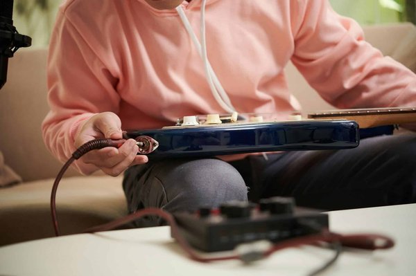 Quelle est l'histoire des instruments à cordes dans les orchestres symphoniques et leur évolution ?